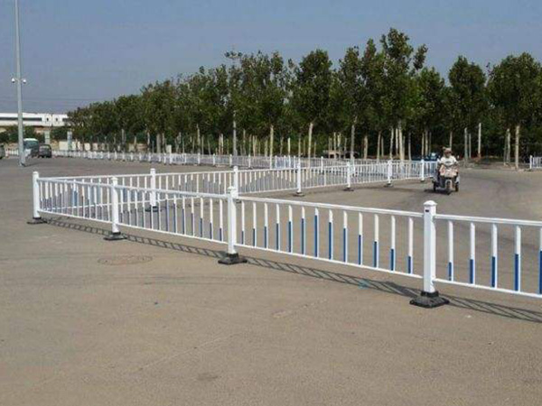 市政現(xiàn)貨護欄網(wǎng)圖片3 市政現(xiàn)貨護欄網(wǎng)圖片3