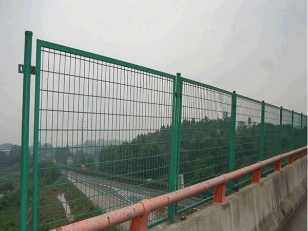 高速公路護欄網(wǎng)圖片2 高速公路護欄網(wǎng)圖片2
