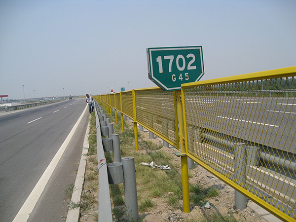 高速公路護欄網(wǎng)圖片3 高速公路護欄網(wǎng)圖片3